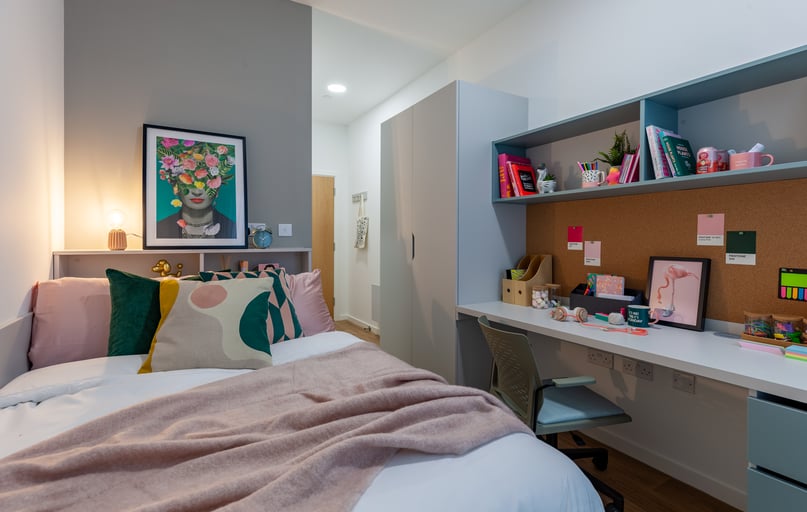 Platinum En Suite, The Waterways, 1 Pump Way, Lace Market, Nottingham - Image 1